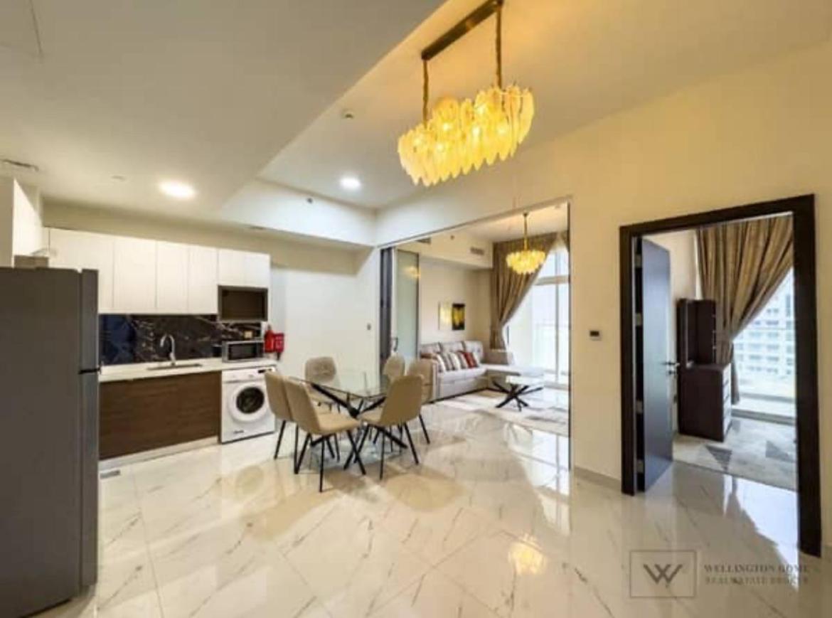 Huge Luxurious 1 Bedroom