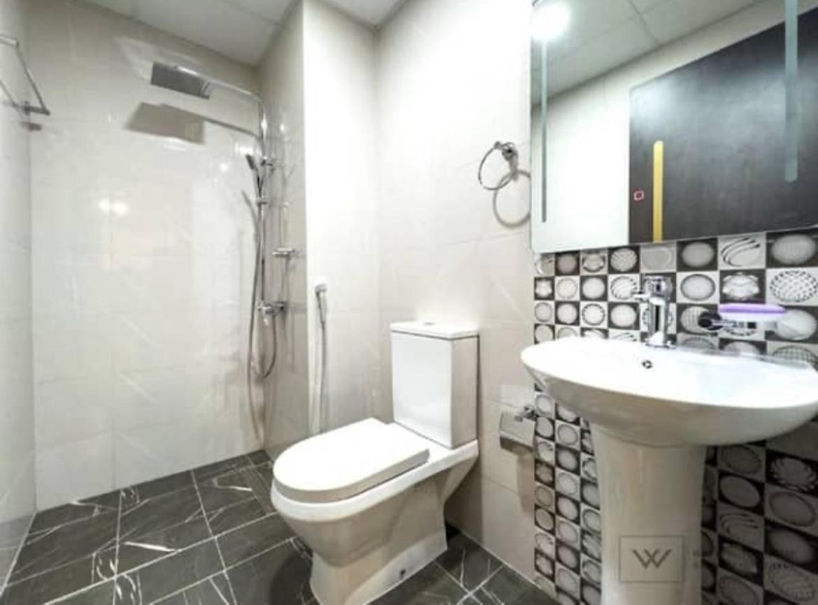 Huge Luxurious 1 Bedroom Apartment
