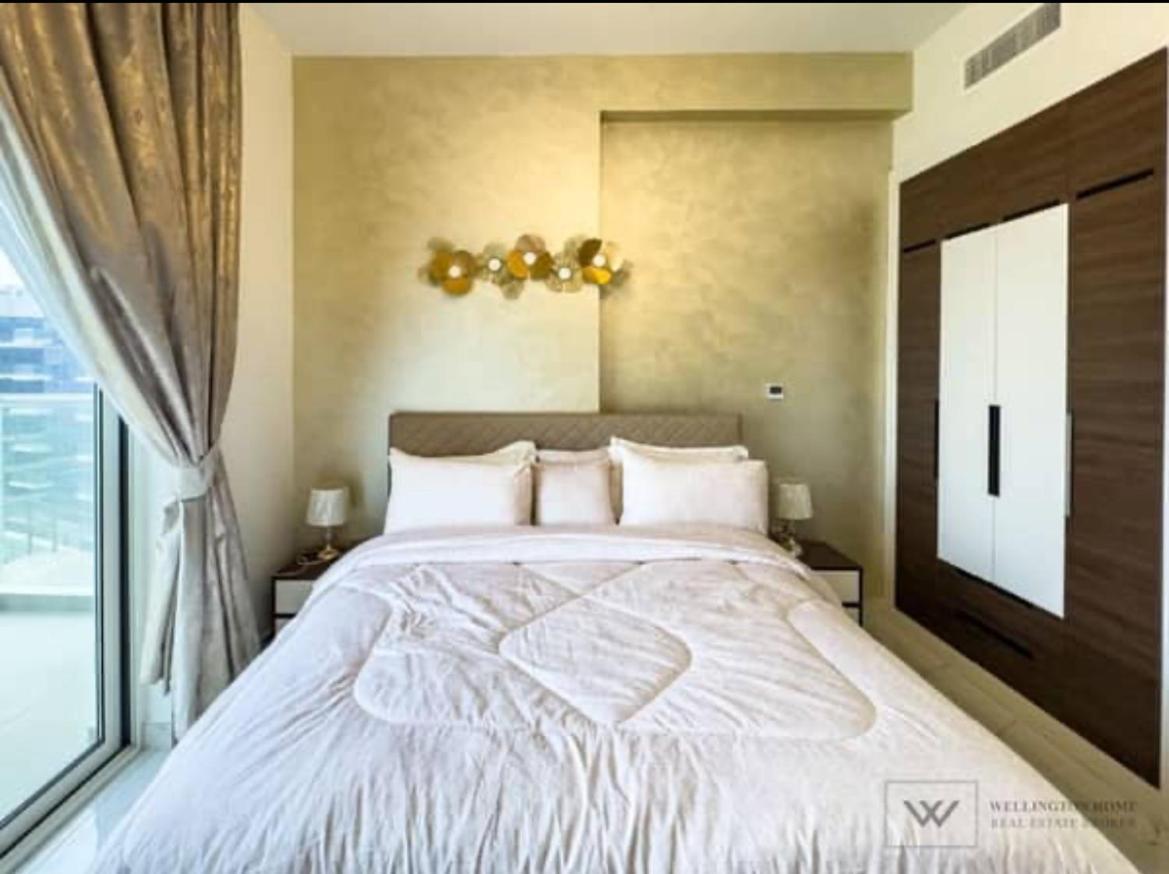 Apartment Huge Luxurious 1 Bedroom *